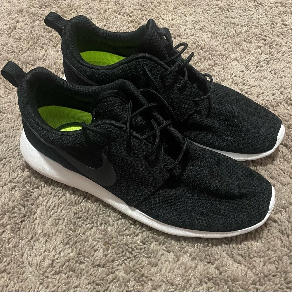 Nike Black and White Sneakers - Picture 1 of 6